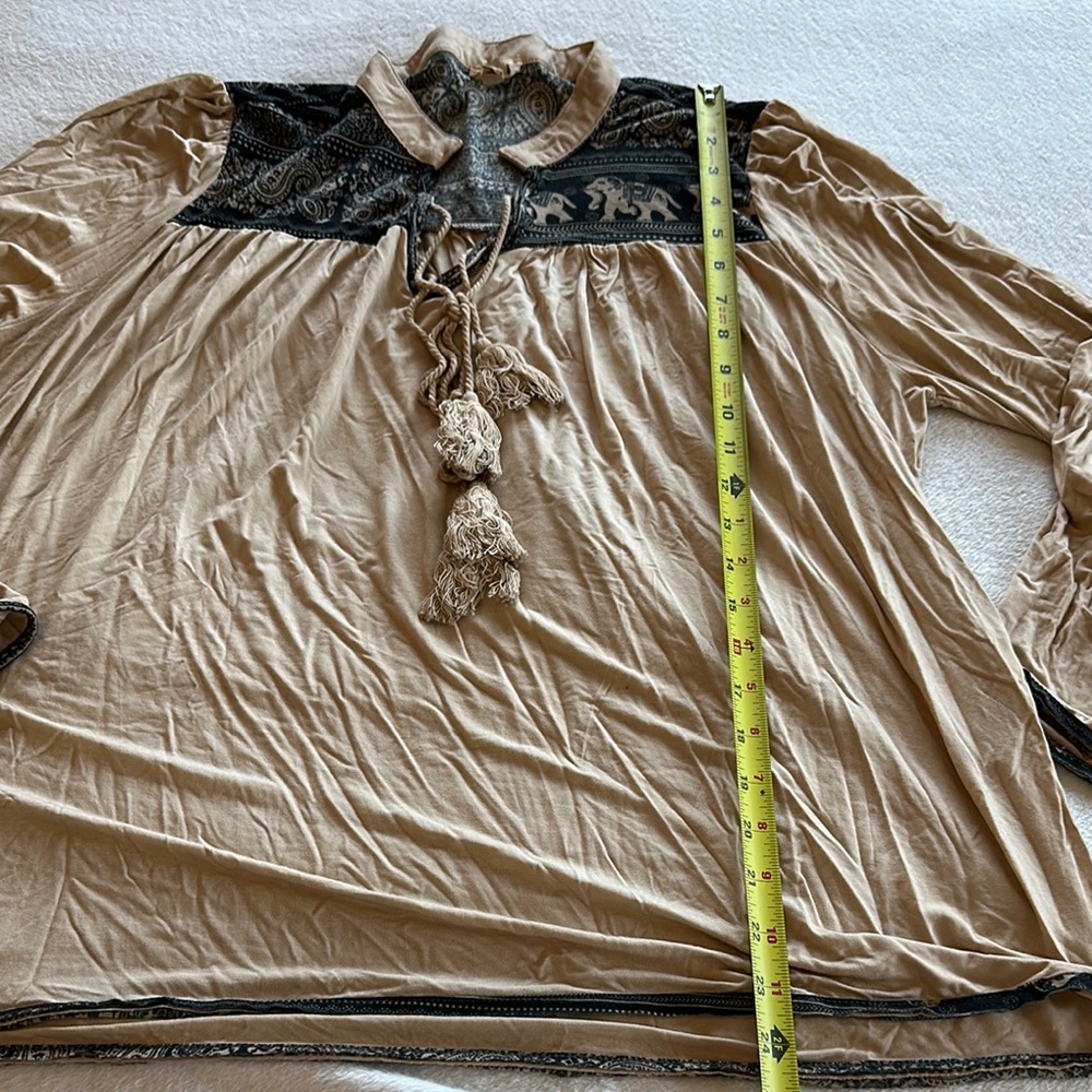 POL Beige and Black Patterned Top - Picture 6 of 8